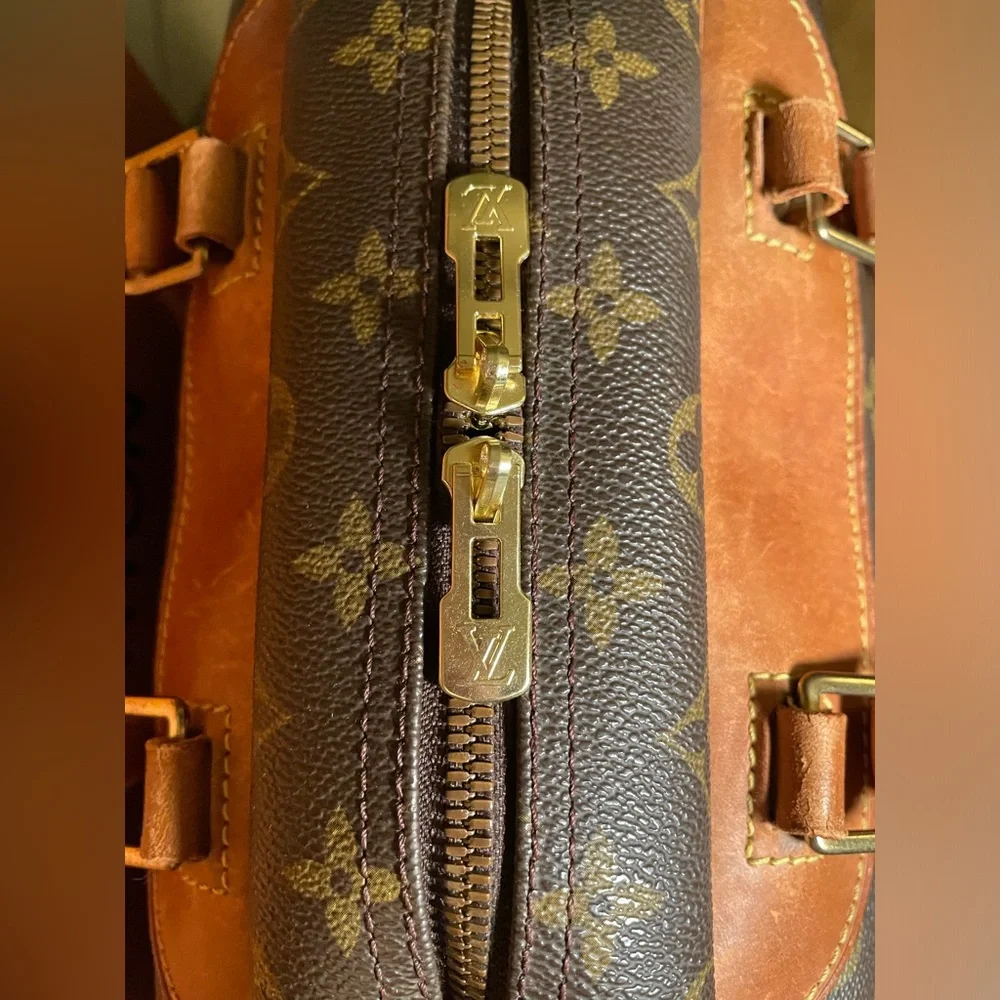 Authentic Louis Vuitton Deauville - Picture 9 of 16